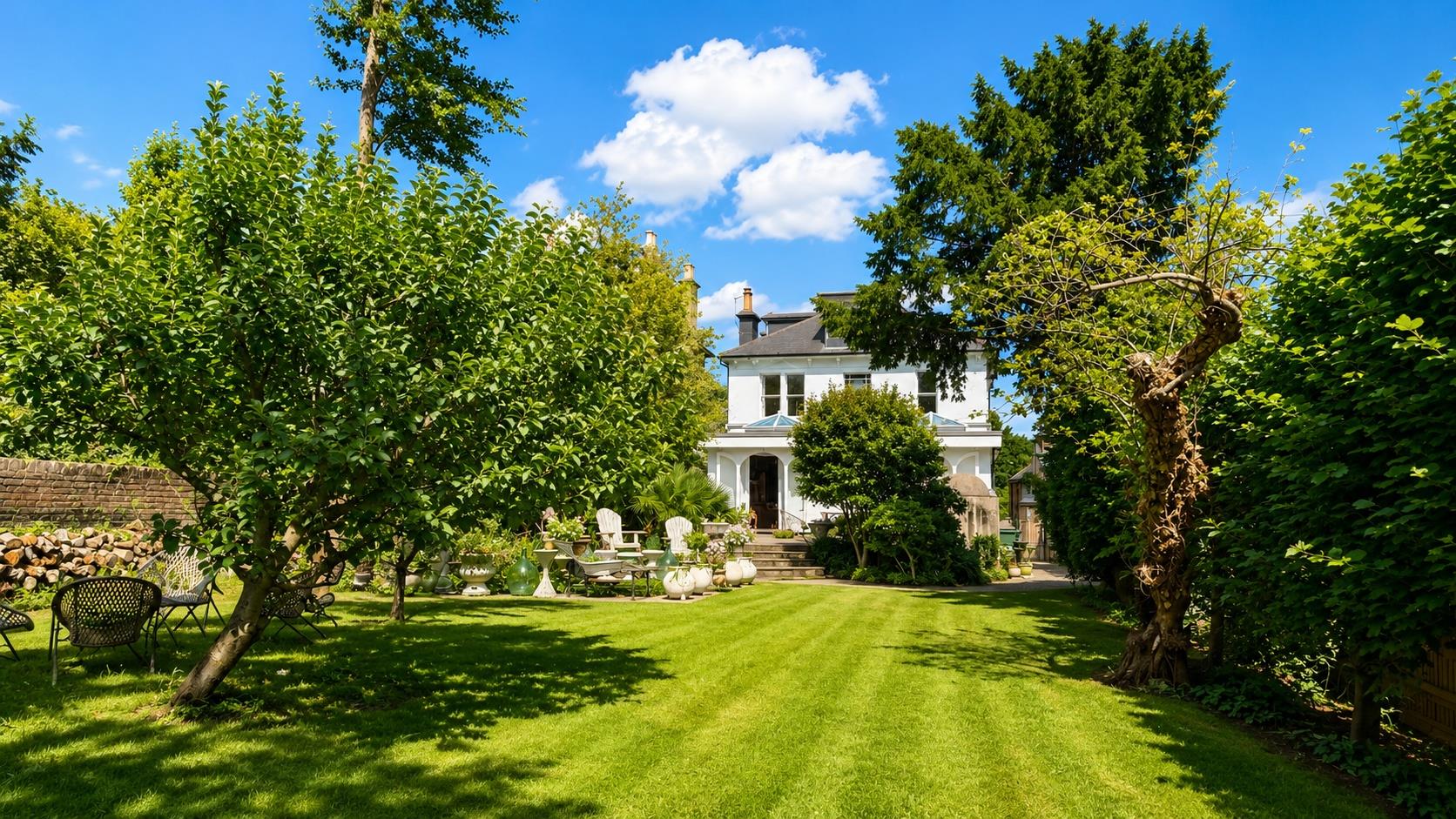 5 bed property in St. Helens Park Road, Hastings